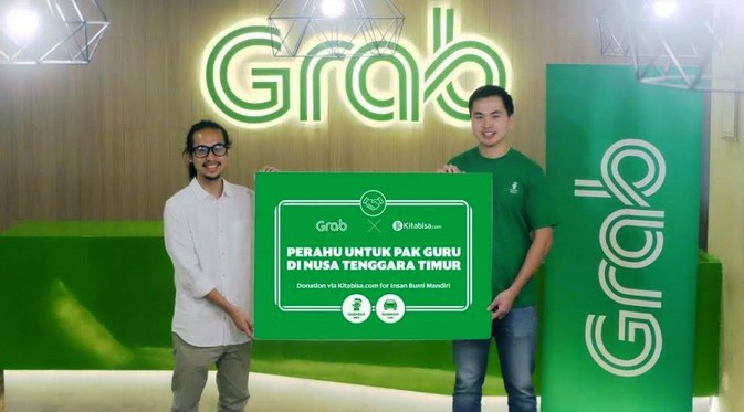 Grab serahkan perahu untuk para guru di NTT source Grab