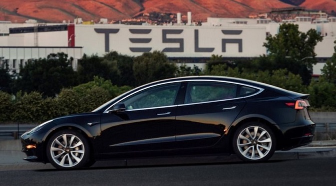 Tesla Memperkenalkan Mobil Listrik Murah