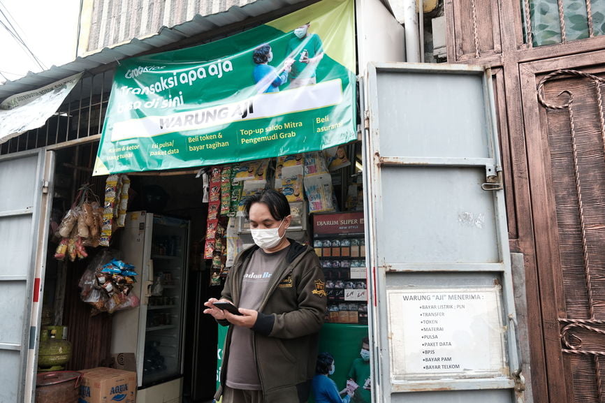 Warung Aji salah satu agen GrabKios UMKM mitra Grab yang juga menyediakan akses layanan produk digital