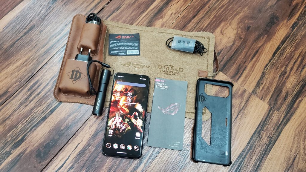 Kelengkapan ROG Phone 6 Diablo Immortal Edition