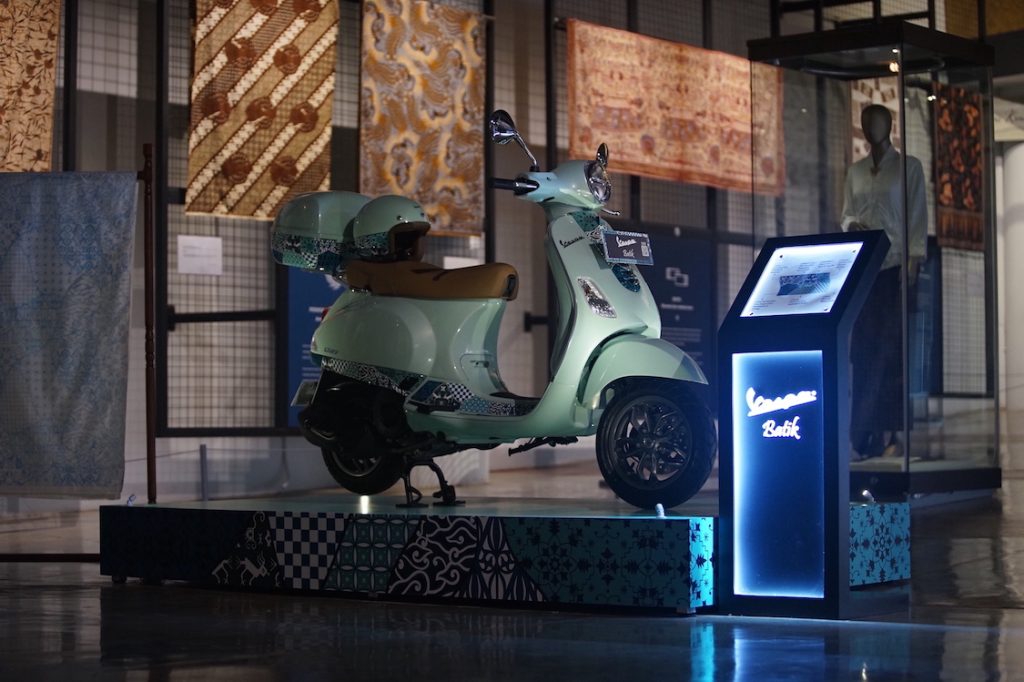4 Vespa Batik at Museum Batik Indonesia 1024x682