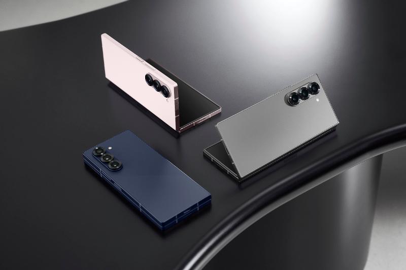 THUMB 026 family galaxy zfold6 silvershadow pink navy