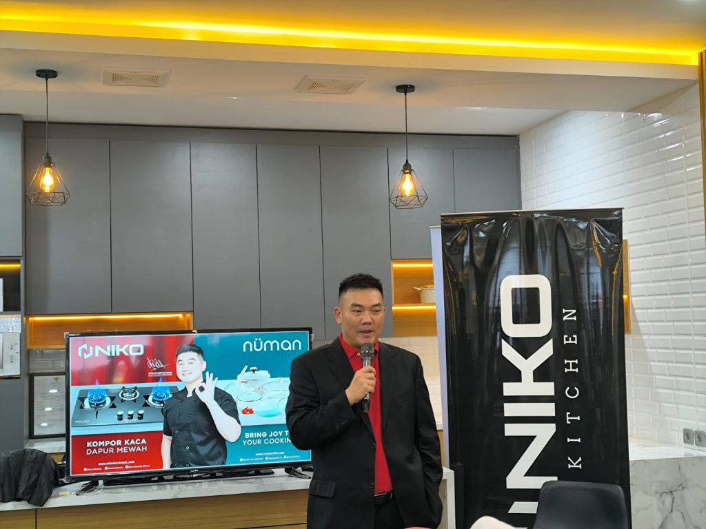 Handoyo Xue, Managing Director Niko Elektronik Indonesia di Niko Experience Center yang berlokasi di Kawasan Bekasi.