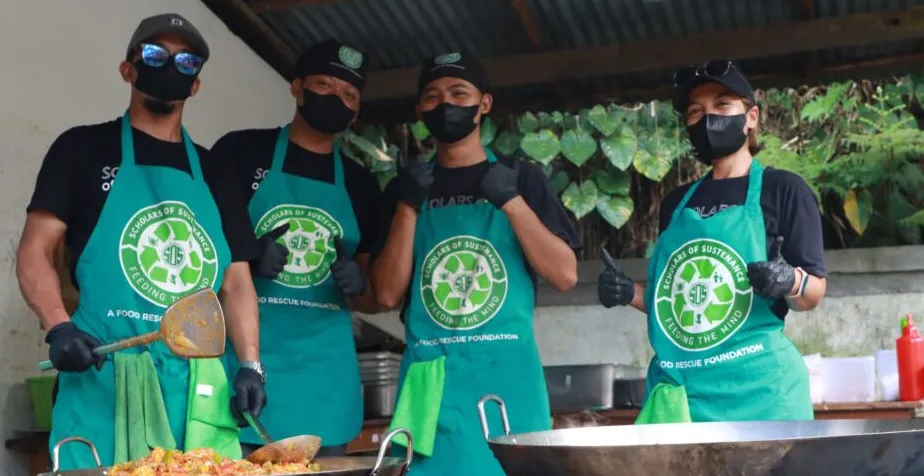 Aktivitas distribusi makanan bergizi MODENA Food Hub untuk siswa SD di Karangasem Bali