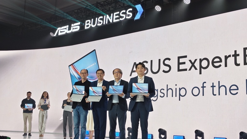 ASUS Luncurkan Laptop AI Premium ExpertBook Ultra