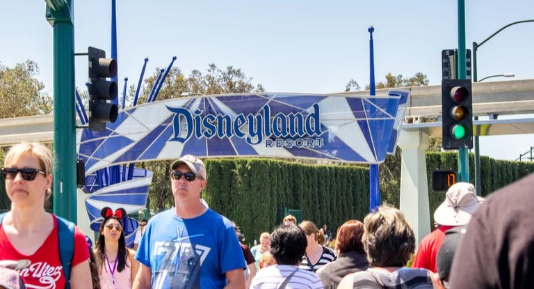 Disney Digugat terkait Teknologi Pengenalan Wajah di Disneyland