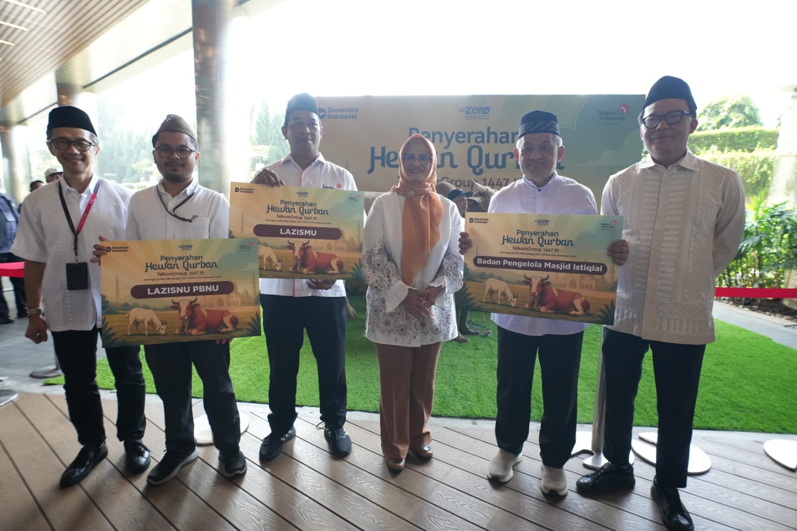 TelkomGroup Salurkan 910 Hewan Kurban untuk Masyarakat