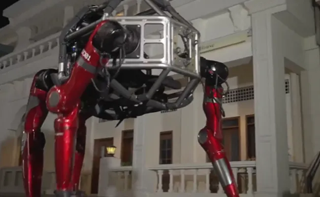 Unitree GD01 bisa dinaiki manusia seperti Transformers