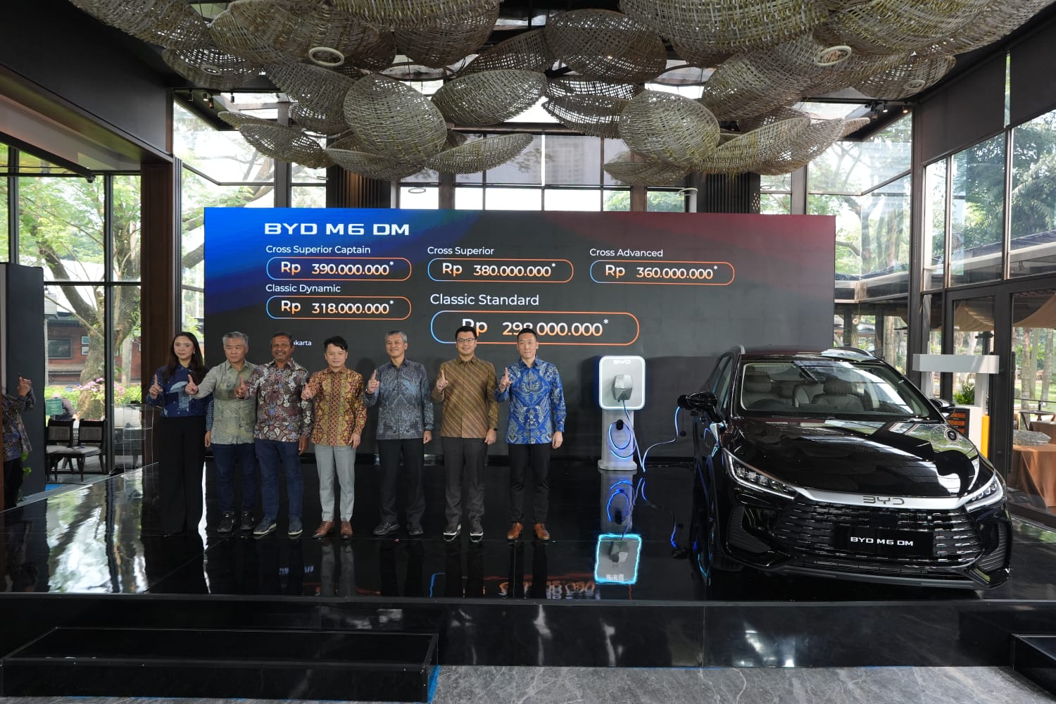 Content image for article: BYD M6 DM Resmi Meluncur, Harga Mulai Rp 298 Juta