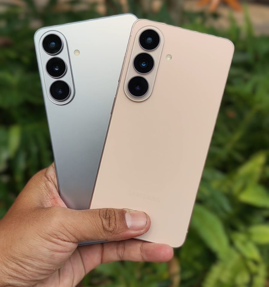 Samsung Galaxy S26 vs Galaxy S26+: Perbedaan yang Benar-Benar Terasa Setelah Dipakai Seharian