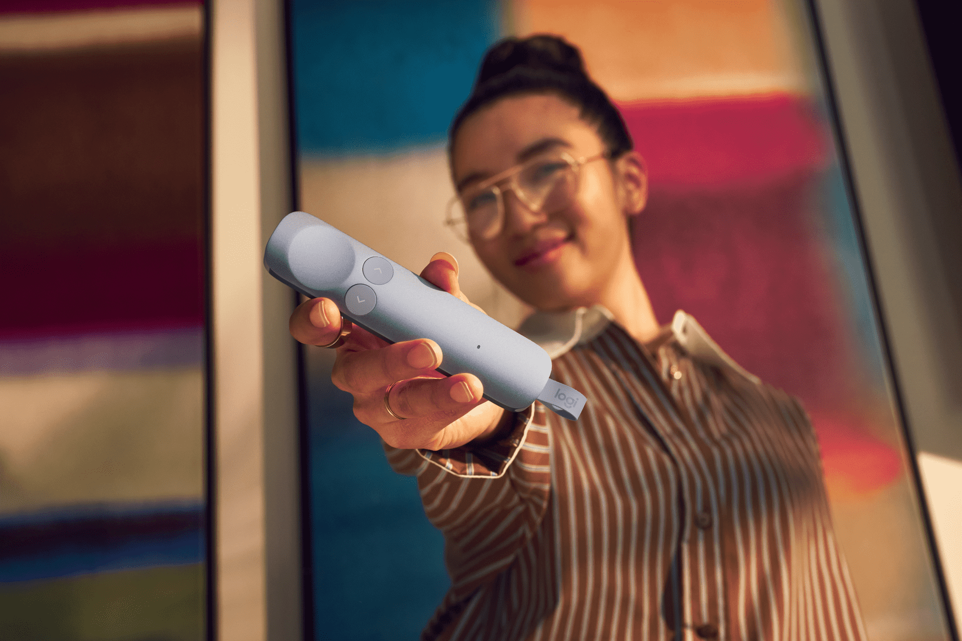 Logitech Spotlight 2: Presenter Premium dengan Haptic dan Digital Highlighting
