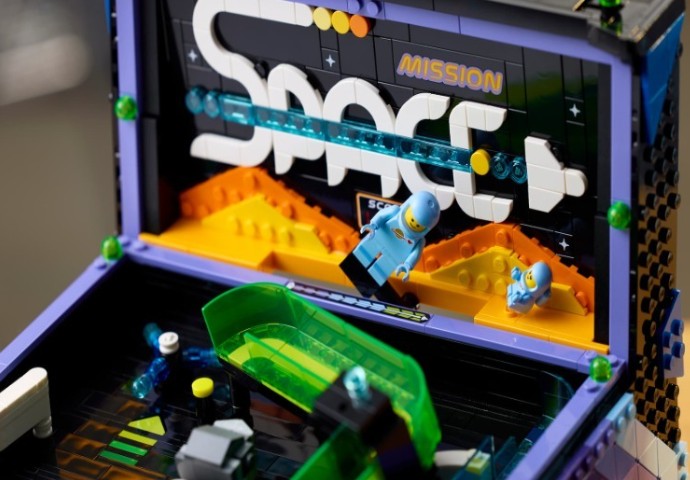 Lego Luncurkan Mesin Pinball Fungsional Pertama