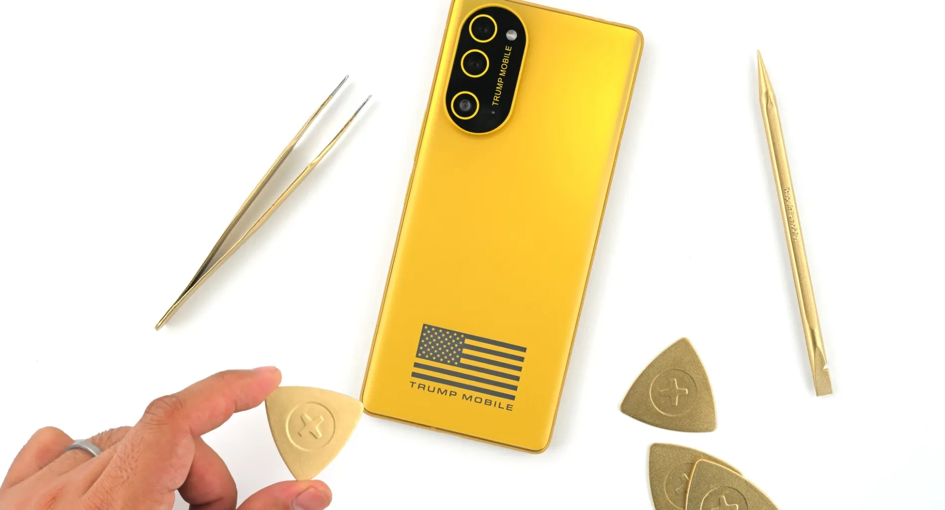 Perbandingan CT scan HTC U24 Pro dan Trump Mobile T1