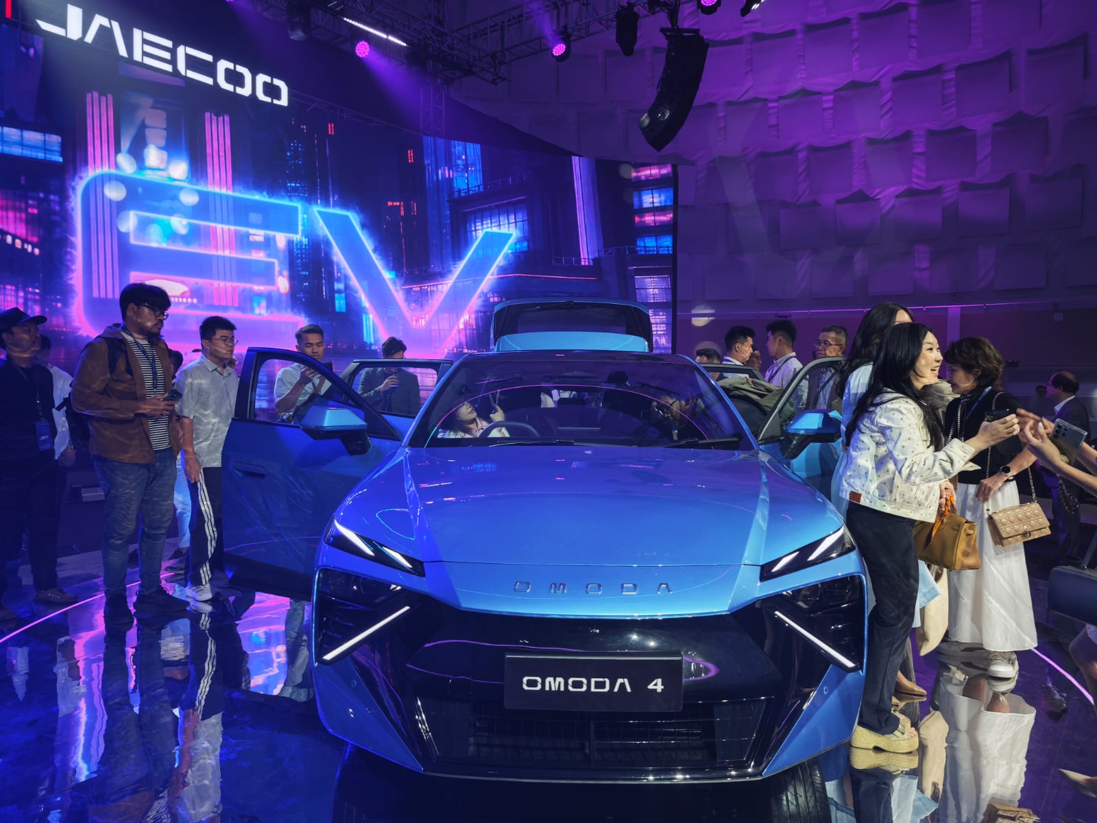 Omoda O4 Resmi Meluncur, SUV Listrik AI Pertama di Indonesia