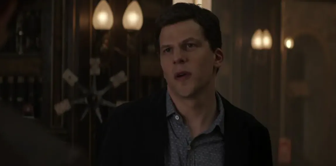 Jesse Eisenberg Bocorkan Now You See Me 4, Siap Kembali Jadi Pesulap