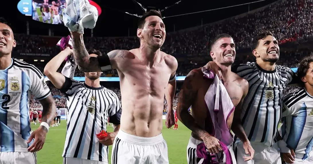 Bikin Salfok! Lionel Messi Pamer Tato Bibir Antonela Roccuzzo di Perut Bawah saat Selebrasi