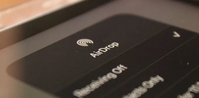 AirDrop notification window with receiving off set