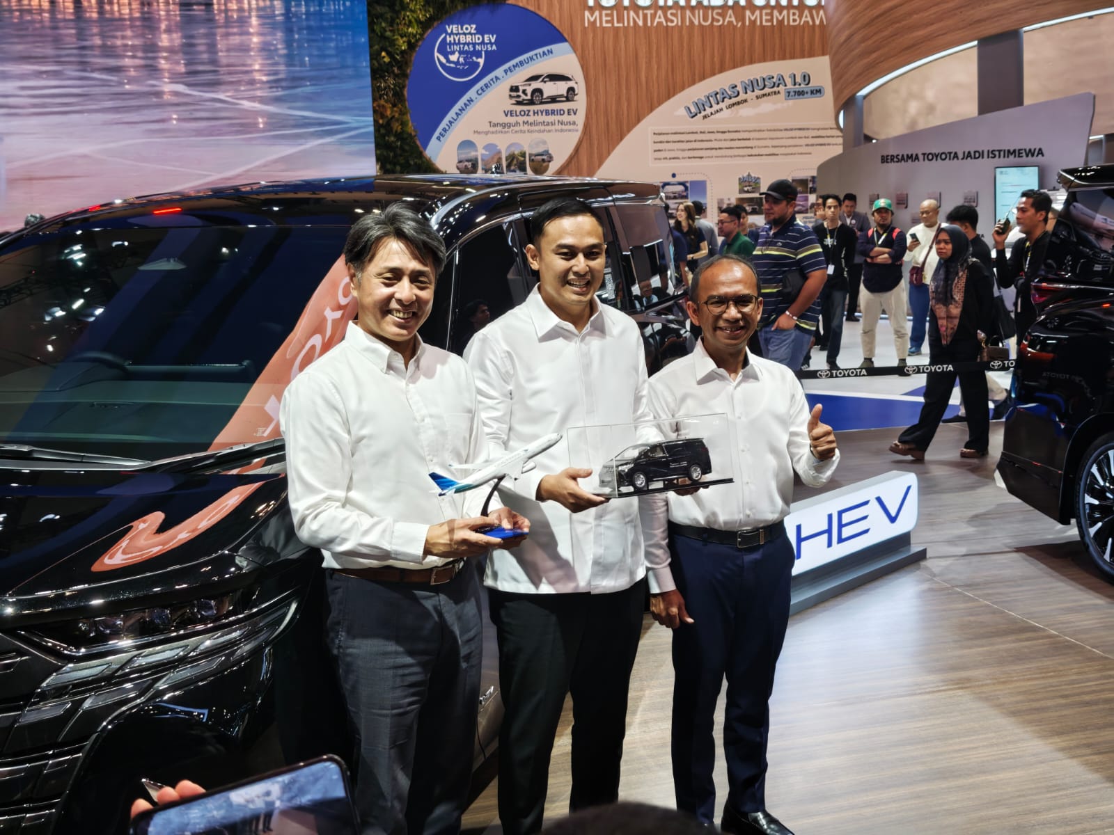 Content image for article: Toyota Alphard Hybrid Jadi Layanan Penjemputan Penumpang Garuda Indonesia