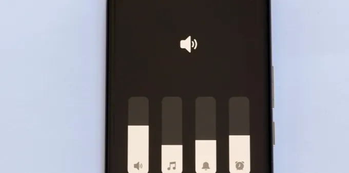 Android expanded volume menu showing alarm slider.