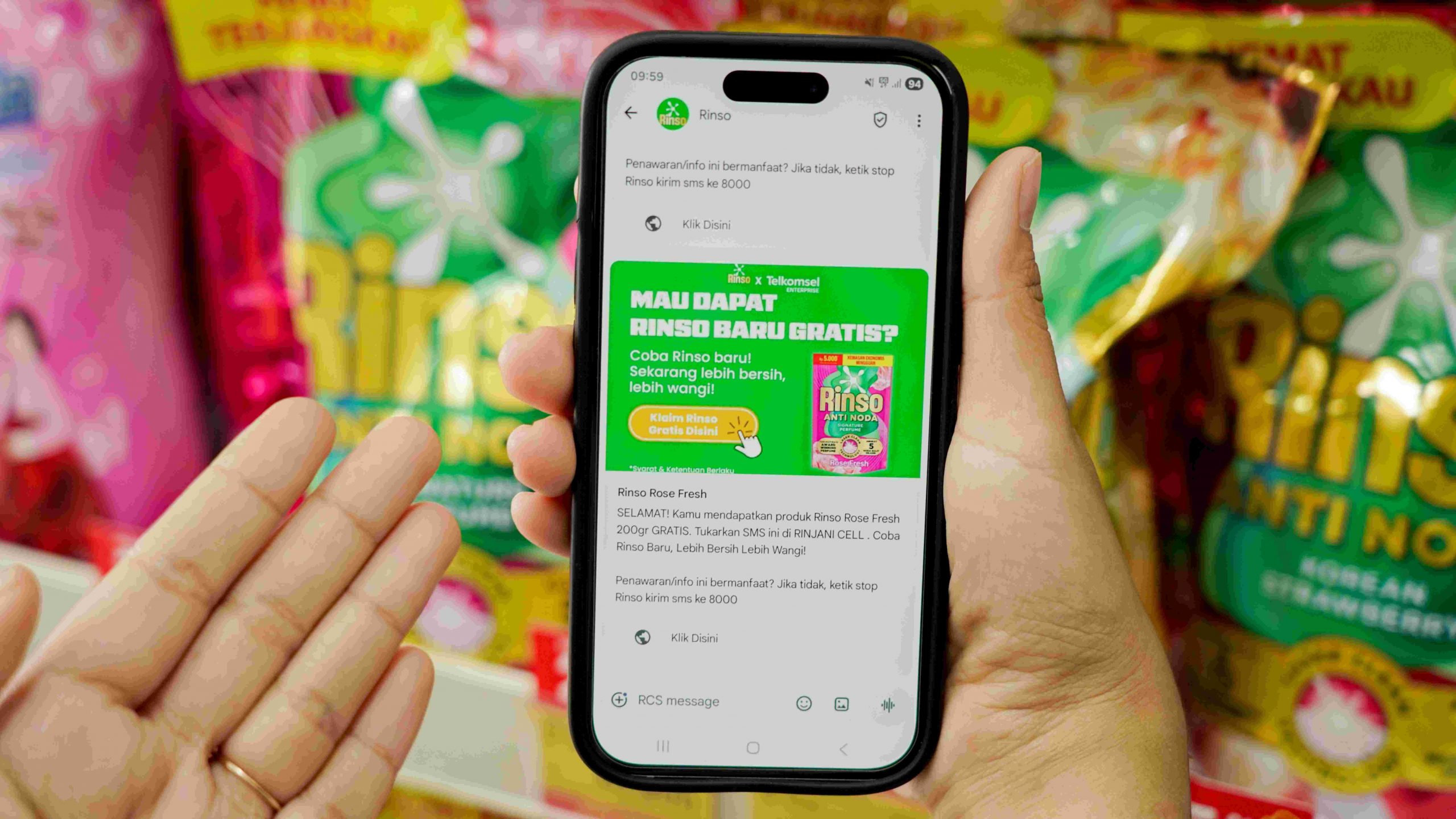 Content image for article: Telkomsel Enterprise Ubah Warung Jadi Etalase Digital Rinso