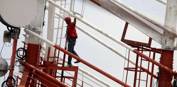 Komdigi Soroti Sengketa Menara Badung, Tegas Tolak Praktik Monopoli