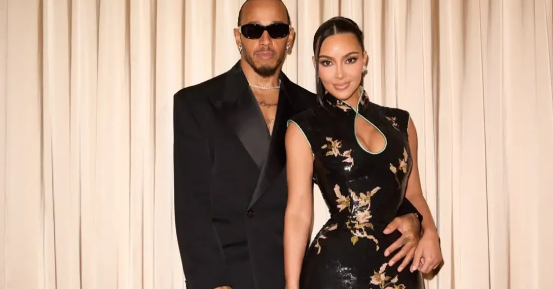 Kim Kardashian Pamer Bikini Merah Muda Usai Lewis Hamilton Unggah Foto Mesra