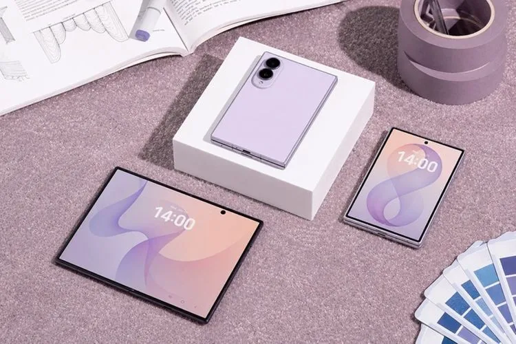 Samsung Galaxy Z Fold8 menawarkan desain lebih kompak dan bobot paling ringan dengan dua layar yang dirancang untuk kebutuhan produktivitas dan hiburan.